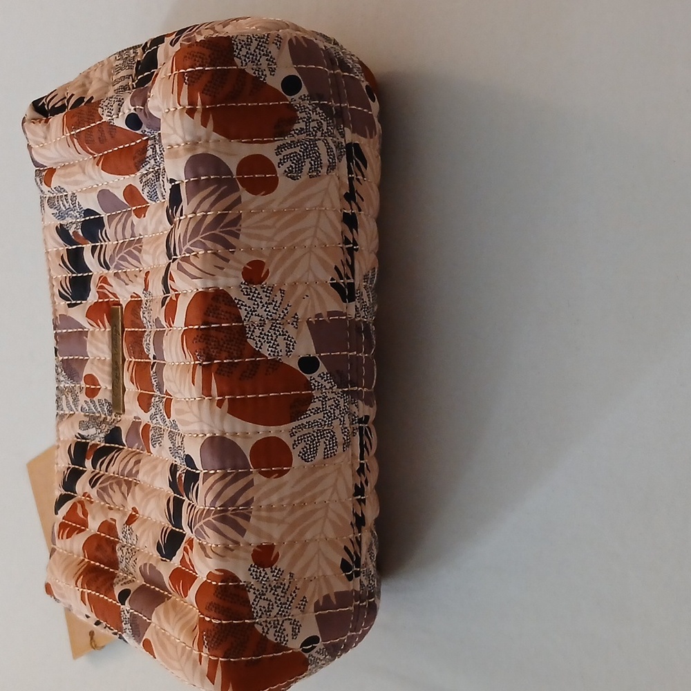 Revive Vintage Quilted Makeup Bag - Picture 6 of 8